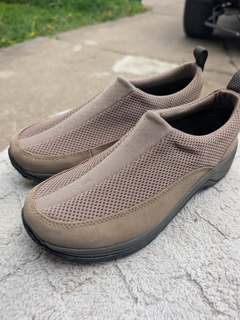 Women's L.L.Bean Slip On Beige Leather Mocs Size 9 NWOT